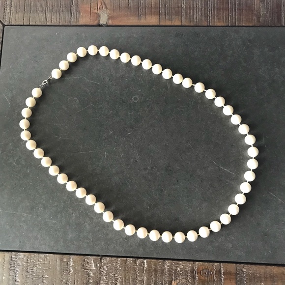 Retro Faux Pearl Necklace - Picture 2 of 5